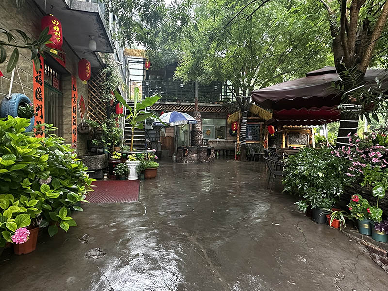 雨中小院